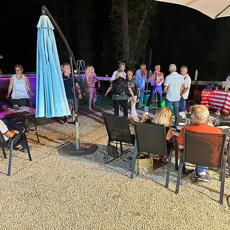 Human Restaurant Park فيليكروز