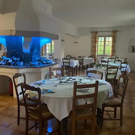 Human Restaurant Park Villecroze